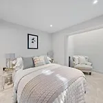 Luxurious 4 Bedroom Home In Kensington