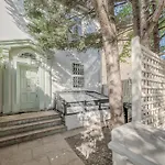 Luxurious 4 Bedroom Home In Kensington
